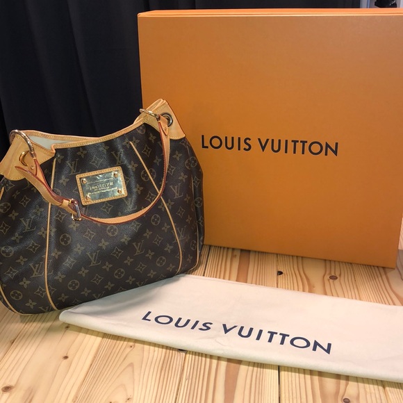 Louis Vuitton Handbags - Louis Vuitton Authentic Galliera PM Monogram